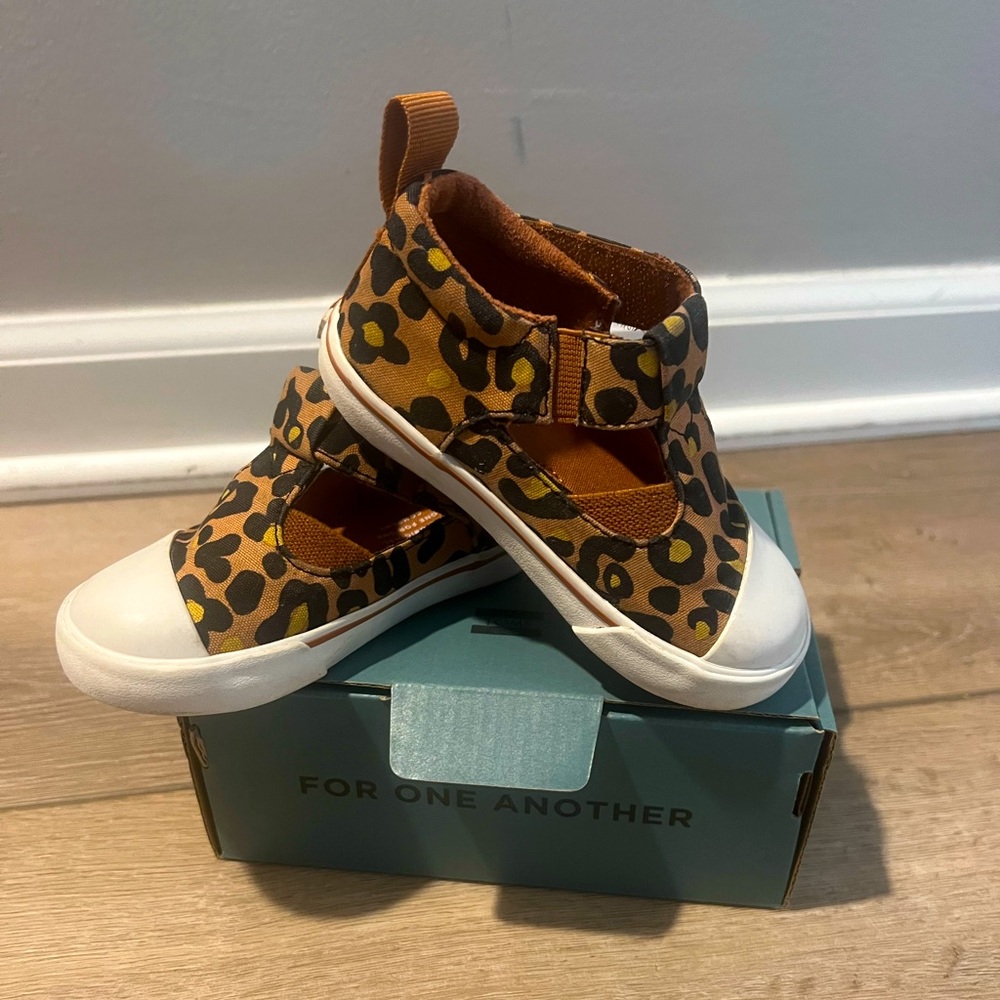 Tom’s leopard print shoes for baby/toddler size 5